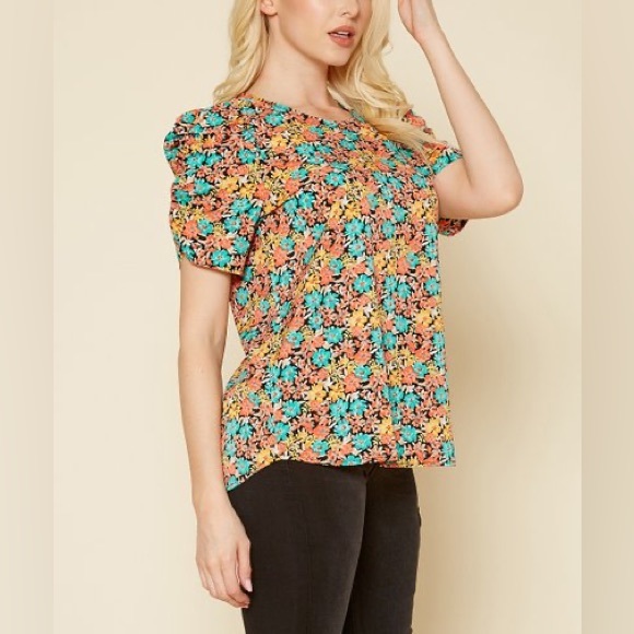 Pleione Tops - Pleione floral short sleeve flowy top printed medium M nwot is blouse dress